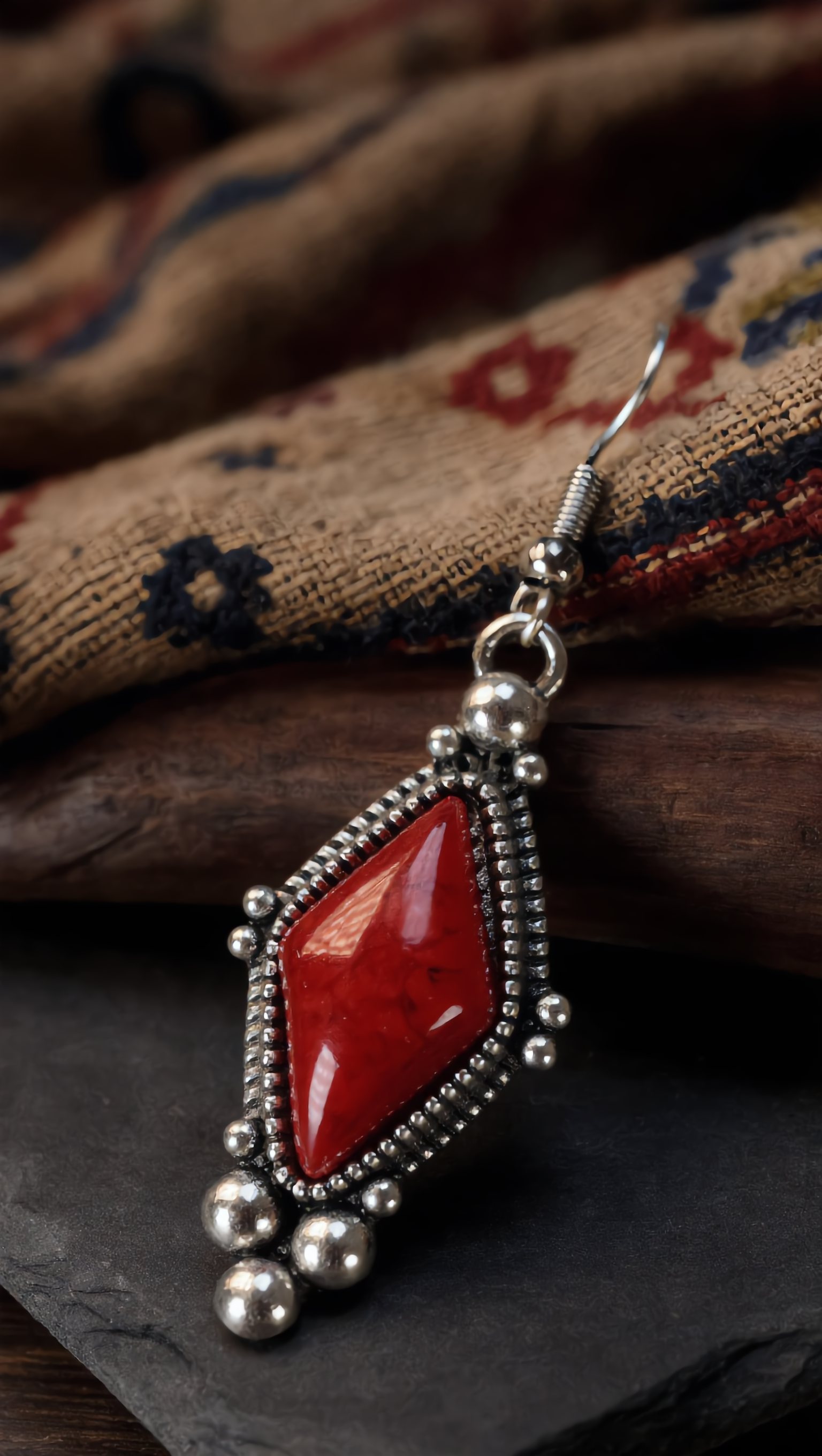 Broche Numidia Silver - La précision du geste